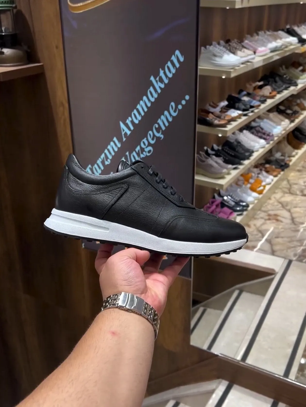 ✅High -quality Dedication✅Men's Classic Black Soft Leather Sneakers