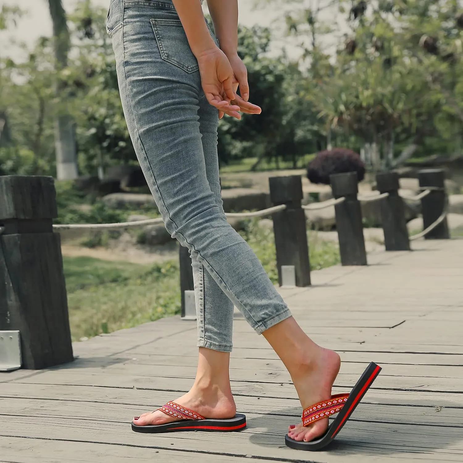 MEGNYA Womens Flip Flops/Sandals/Summer Beach Slippers