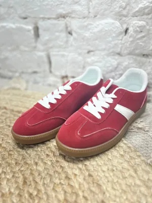 The Metro Glide Faux Suede lace up Pumps Trainers in Red
