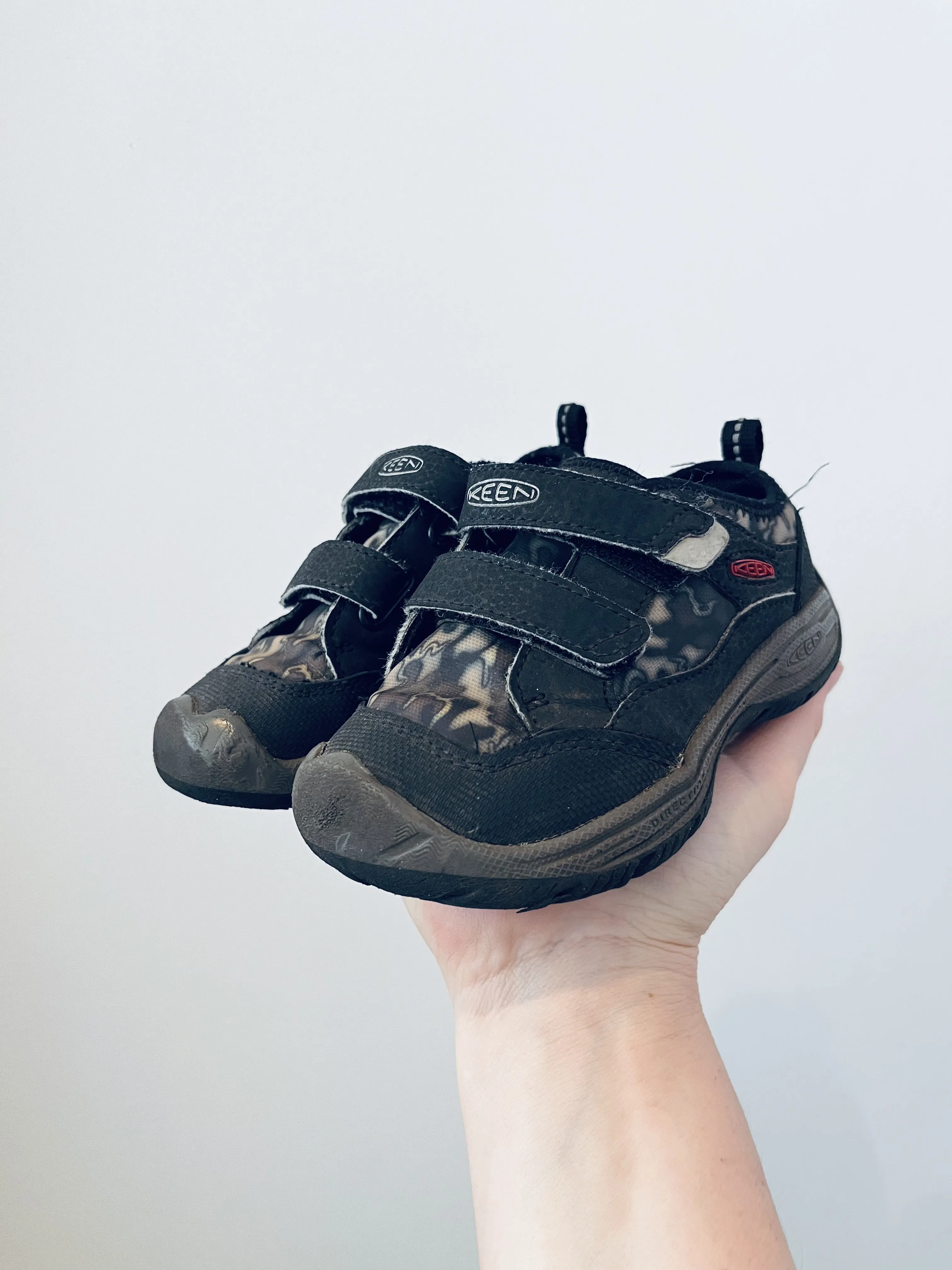 Velcro Shoes // 7 Toddler